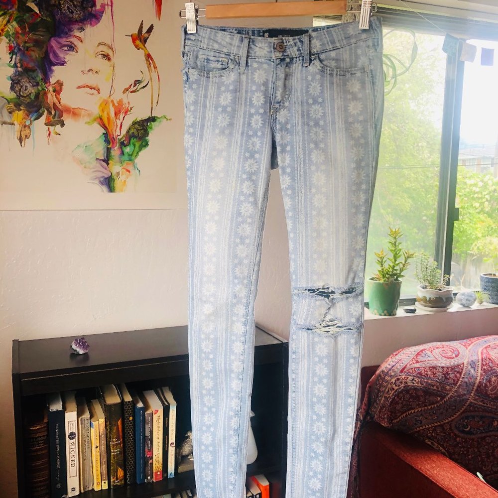 Stripes & Daisies Light Wash Hollister Jeans (23)